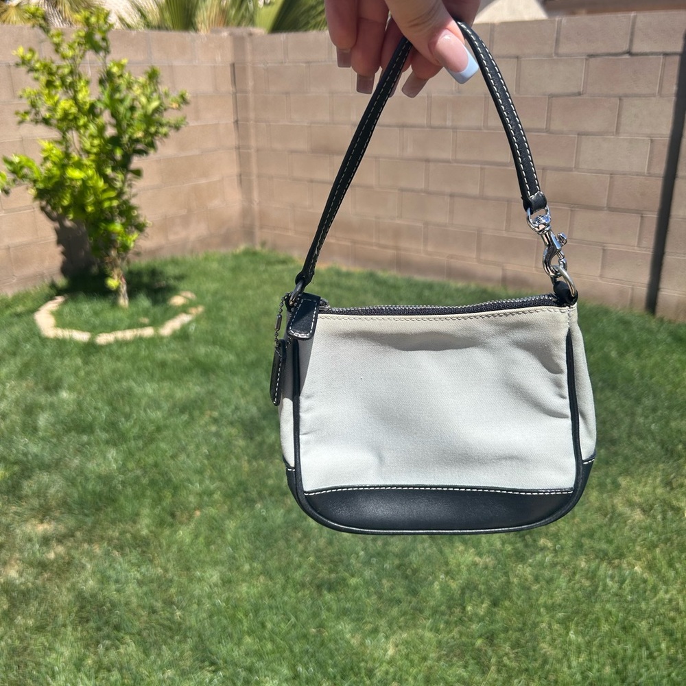 Coach Mini Hampton Y2K Vintage Wristlet/Purse 🩵🤍